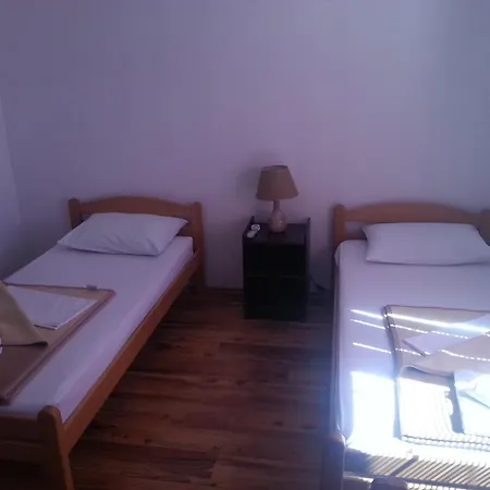 Robi בית הארחה 3*