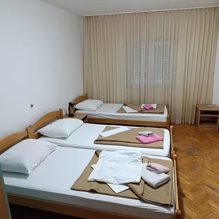 בית הארחה Robi